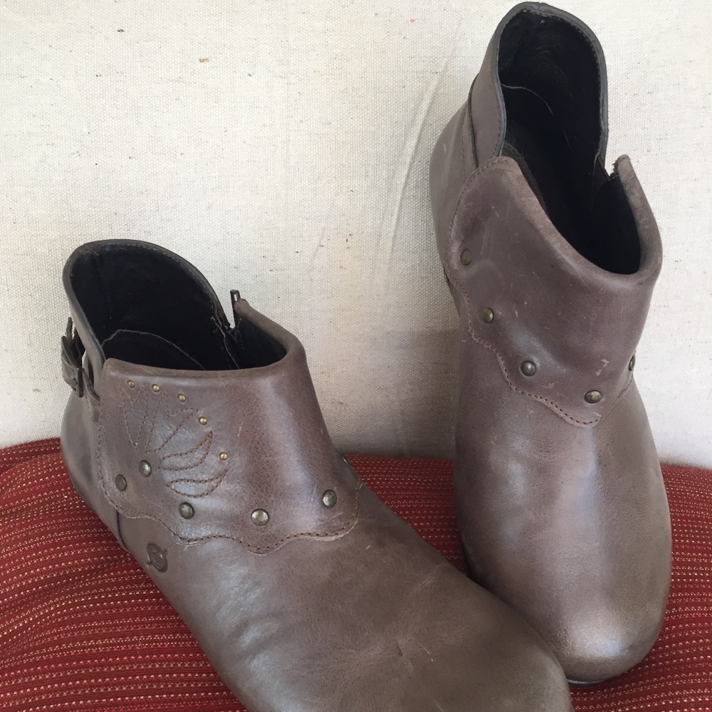 NIB Born Crown Callie Ankle Booties